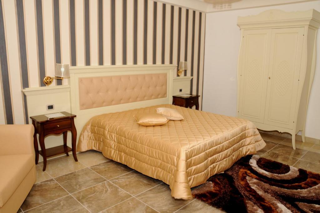 Regina Di Saba - Hotel Villa Per Ricevimenti Grottaminarda Rum bild